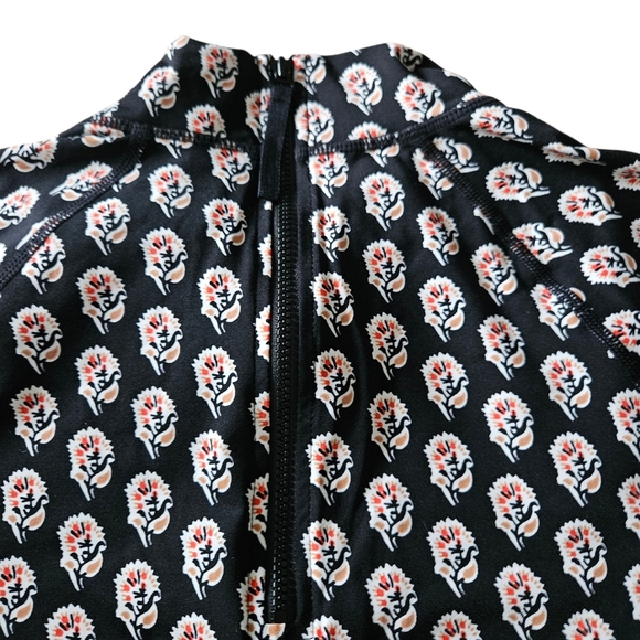 Garnet Hill Swim Rashguard Natural UPF 50+ M Long Sleeve Pullover 1/4 Zip Black - Picture 5 of 14